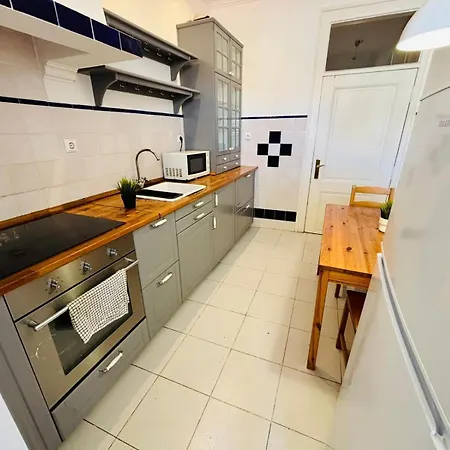 Hostel Luxury In Next Station Lizbona