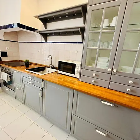 Luxury In Next Station Hostel Lizbona