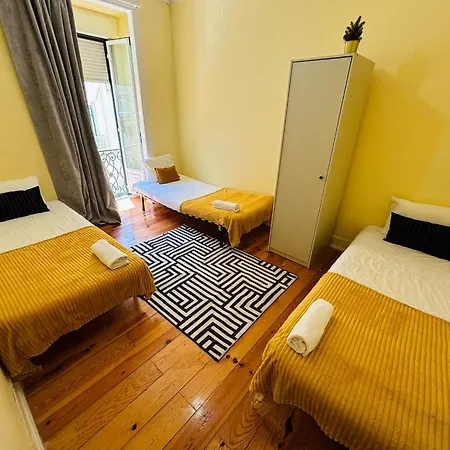Hostel Luxury In Next Station Lizbona