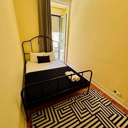 Hostel Luxury In Next Station Lizbona