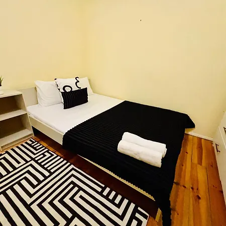 旅馆 Luxury In Next Station