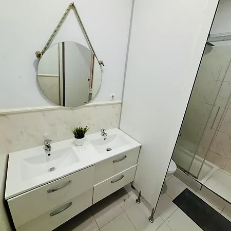 Luxury In Next Station 旅馆 *