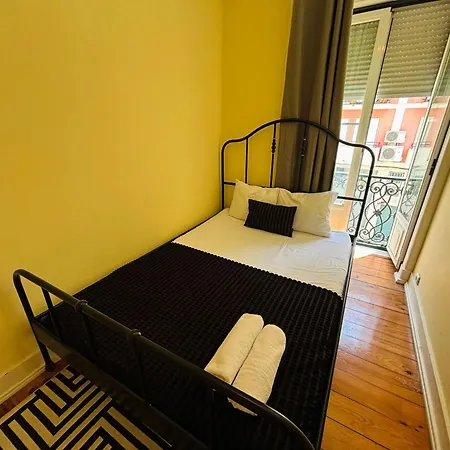 旅馆 Luxury In Next Station