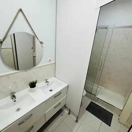 Luxury In Next Station Lissabon