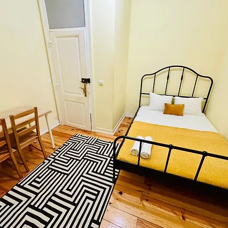 Luxury In Next Station * Lissabon