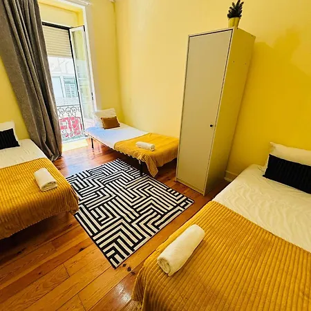 Luxury In Next Station Lissabon