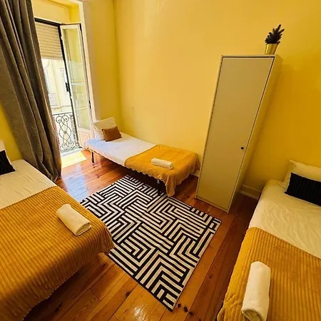 Luxury In Next Station * Lissabon