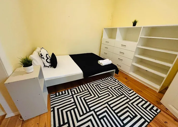 Luxury In Next Station Lissabon