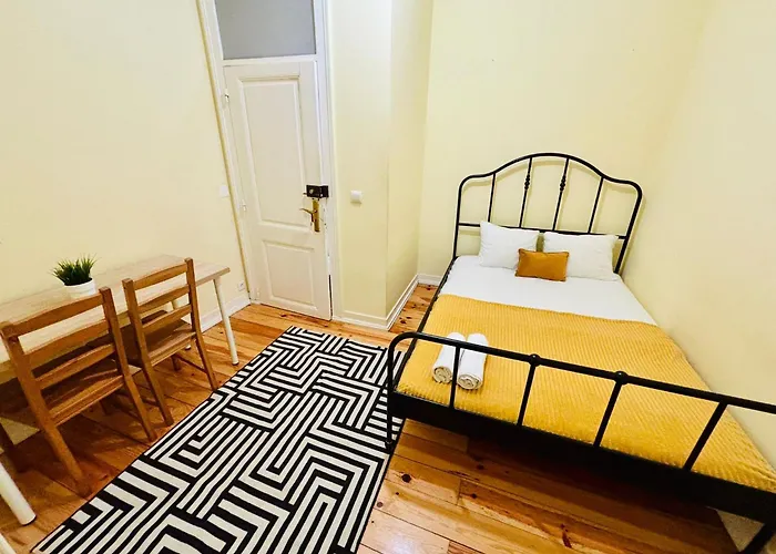 Luxury In Next Station * Lissabon