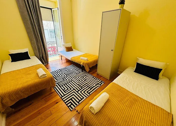 Luxury In Next Station Lissabon