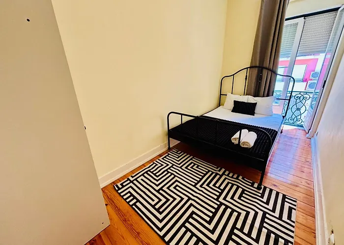 Luxury In Next Station Hostel Lissabon